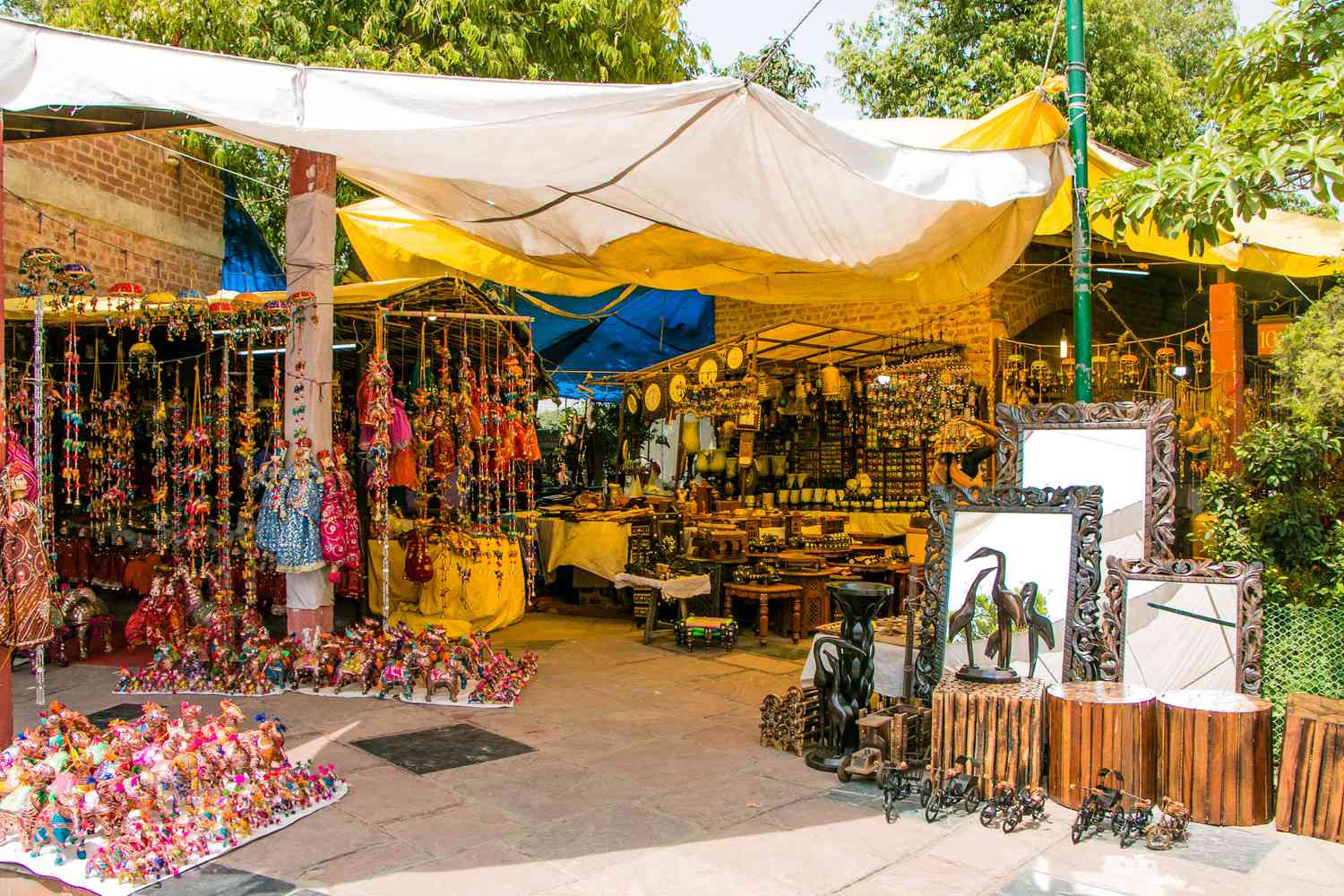 Delhi Shopping Tour with Private Guide Transfer